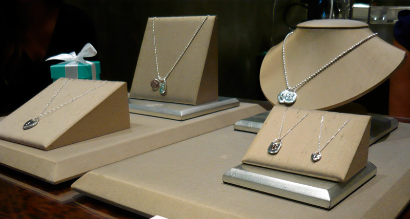 Fermoirs en argent de la marque de bijoux Tiffany