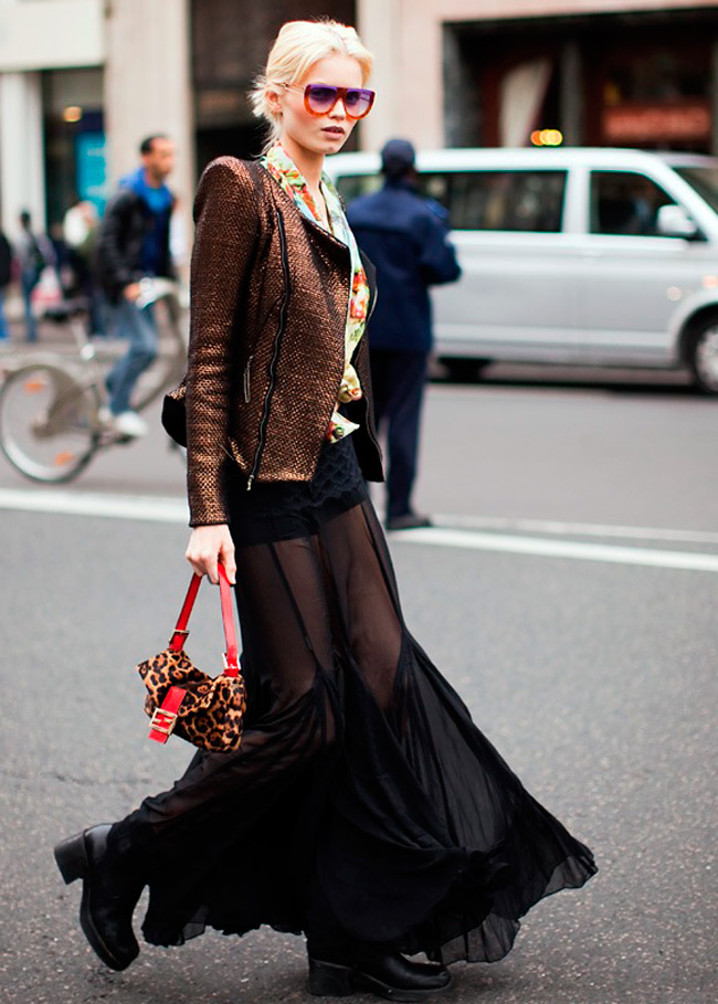 Fille dans une photo de jupe maxi