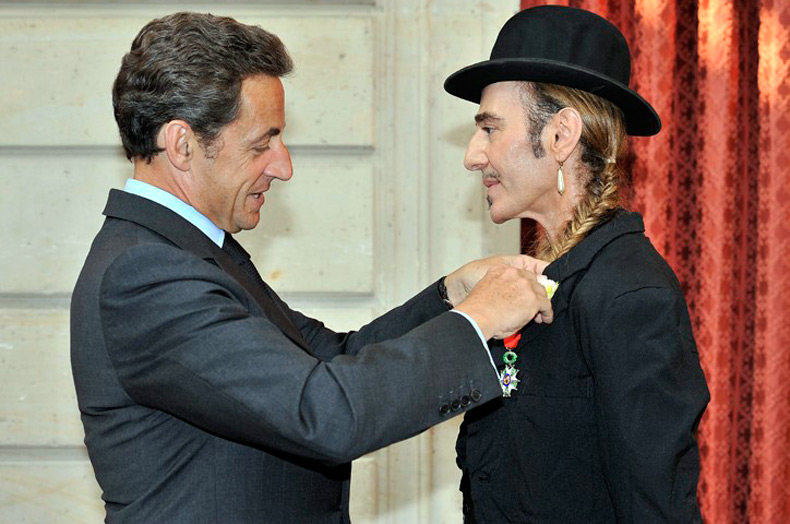 Designer John Galliano et Président de la France