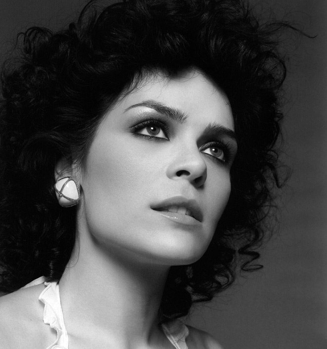 Belle fille brune, photo, portrait noir et blanc