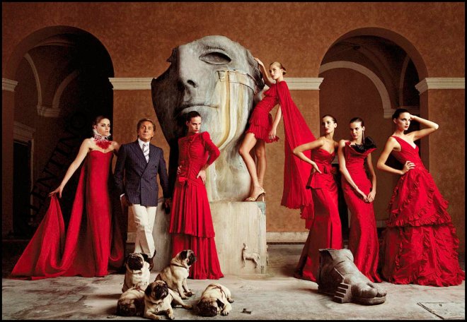 Parfums, robes et sacs de Valentino