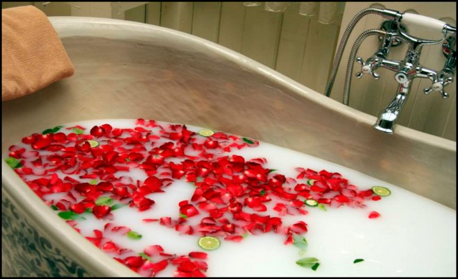 bain aux pétales de rose