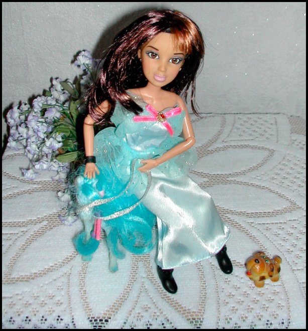 vêtements et perruques pour poupées LIV