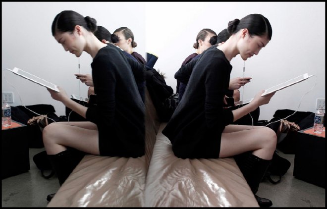 Les mannequins dans les coulisses de la fashion week