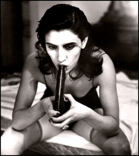Filles dans les photographies d'Helmut Newton