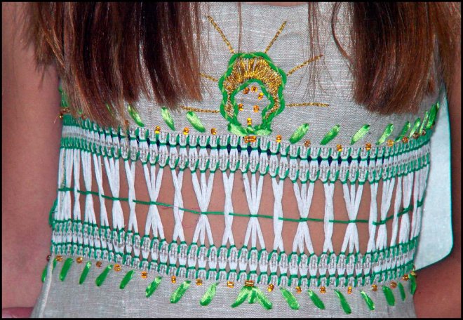 Broderie selon la technique de l'ourlet