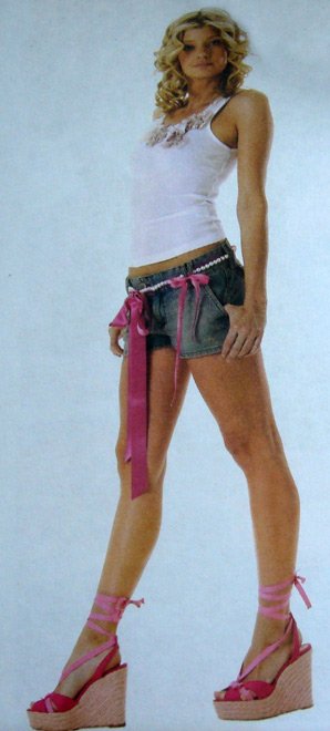 Comment décorer son short avec des rubans et des fausses perles