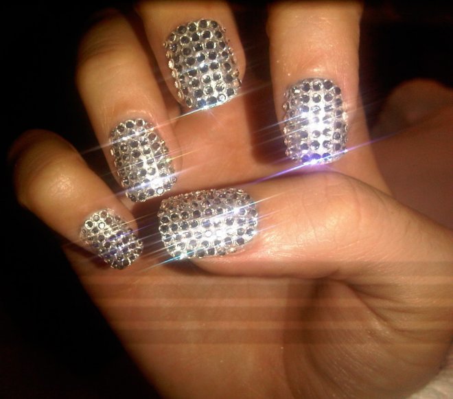 Décoration avec des strass, comment coller des strass