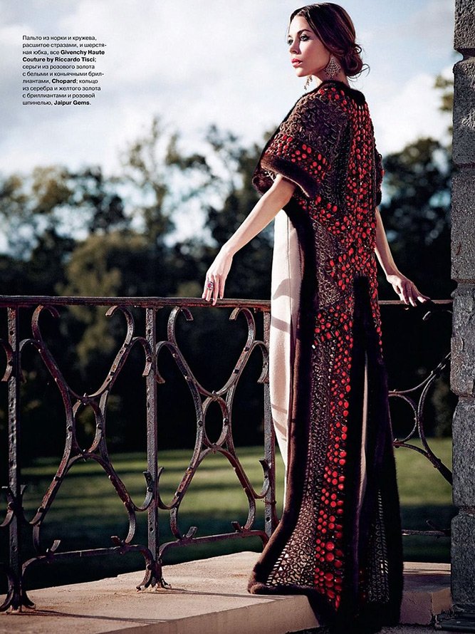 Designer et juste beauté Ulyana Sergeenko photo