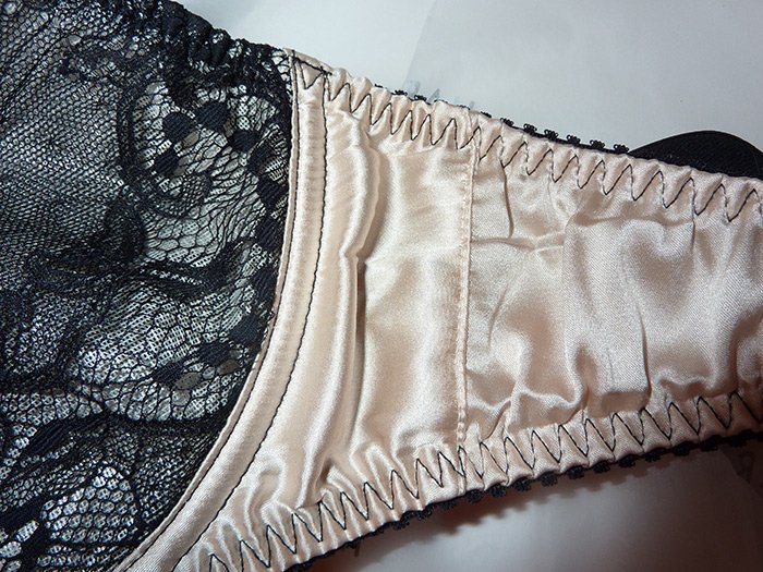 Lingerie en dentelle pour une photo de fille