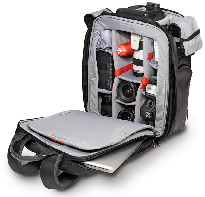 Sac avec appareil photo, flash et objectifs