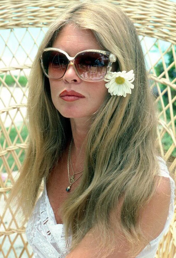 Brigitte Bardot photo avec des lunettes de soleil