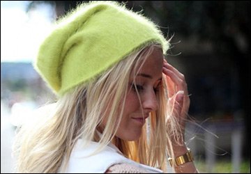 Bonnets angora tricotés