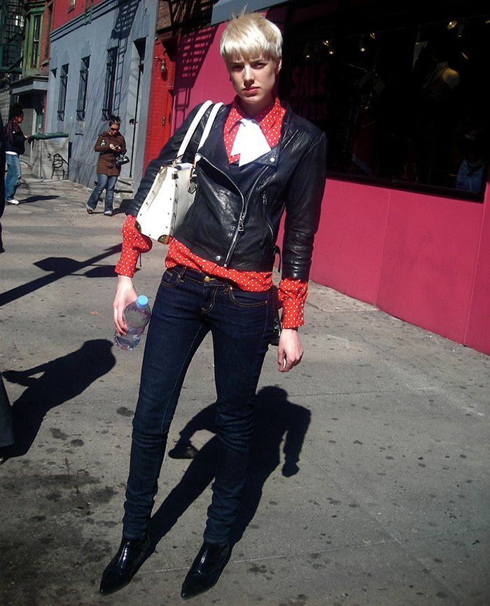 Agness Dayne photo avec sac