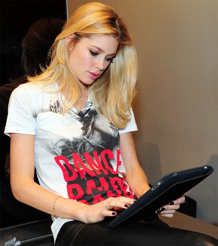 Doutzen Cruz - photo au travail