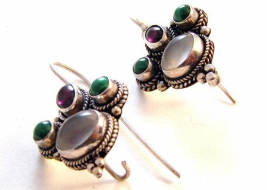 photo de boucles d'oreilles en argent