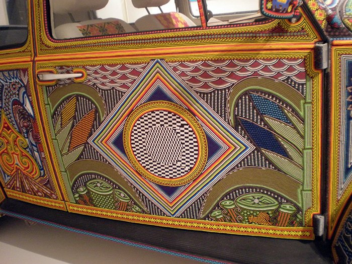 Porte de voiture, ornement de perles, photo