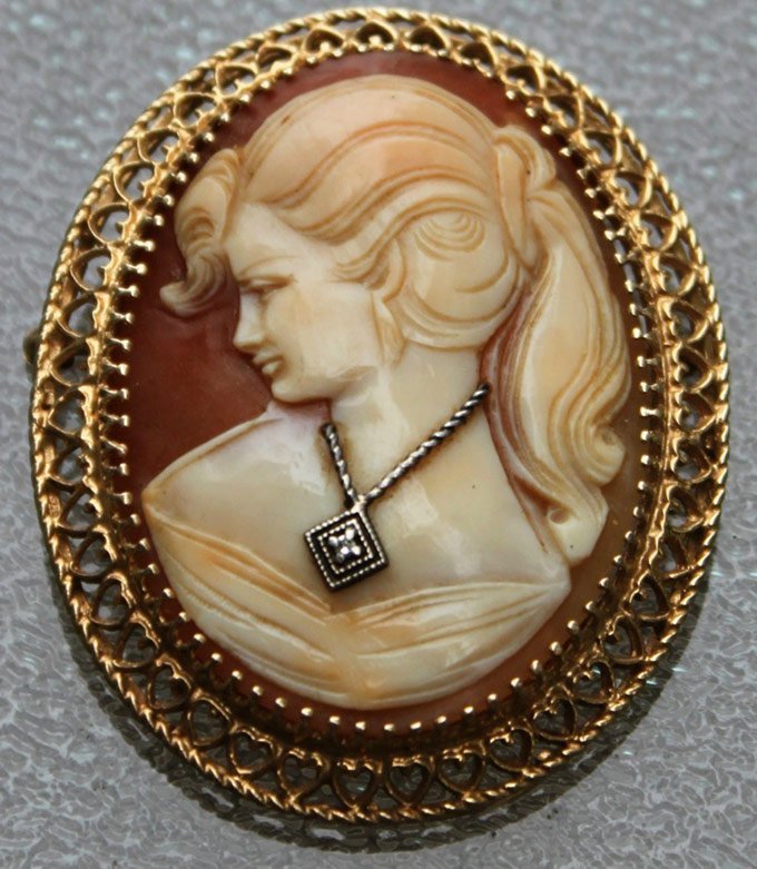 Broche vintage pour une fille moderne