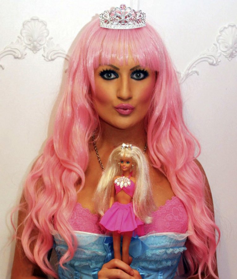 Fille dans le style de photo de barbie de charlotte
