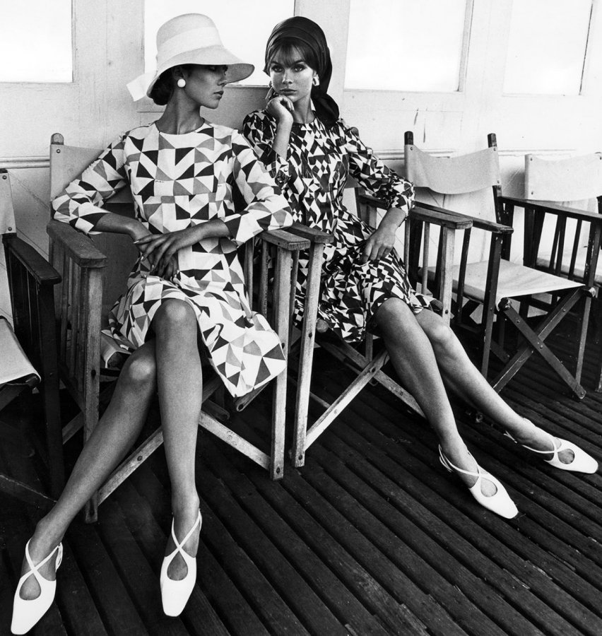 Filles habillées dans un style rétro, photo