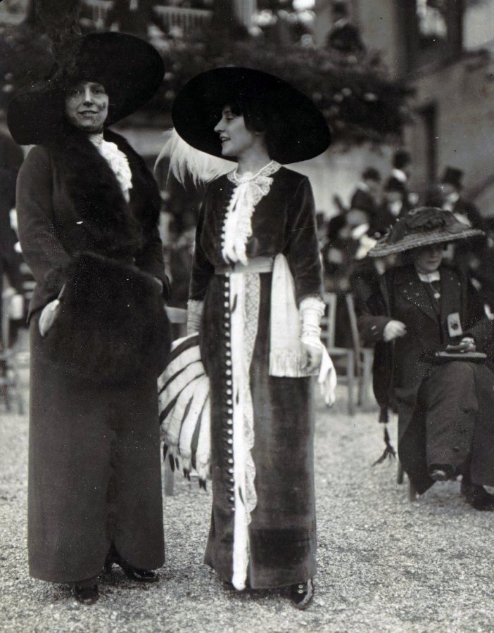 Filles en fourrures, photo