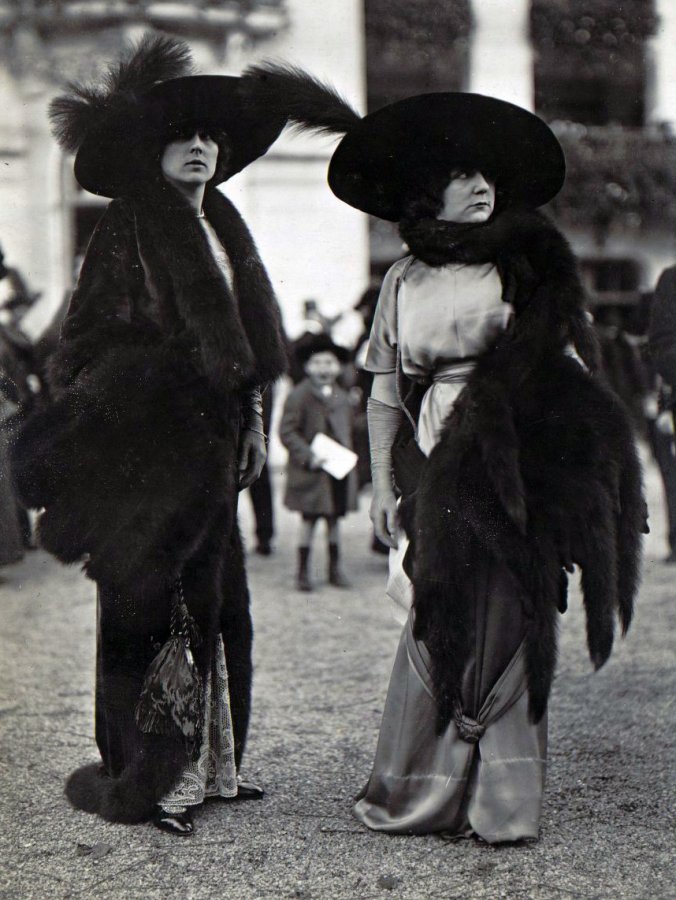 Filles en fourrures, photo