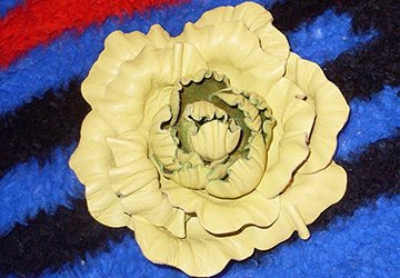 Faire des fleurs en cuir