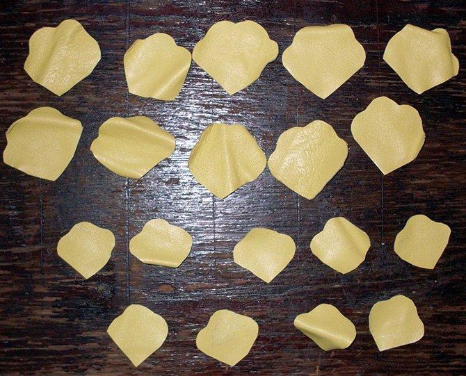 Faire des fleurs en cuir