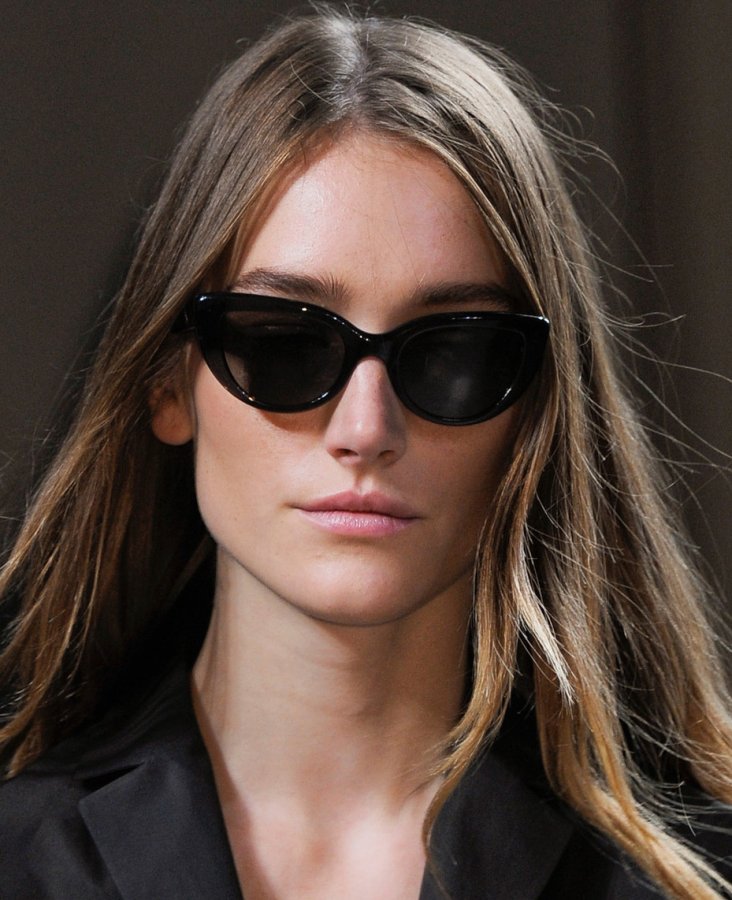 fille à lunettes de soleil, photo