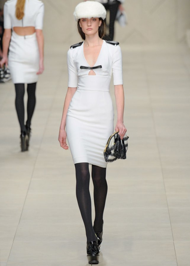 Robe blanche Burberry, photo