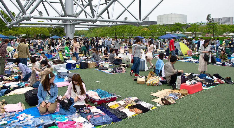 Marché aux puces de vêtements au Japon, photo