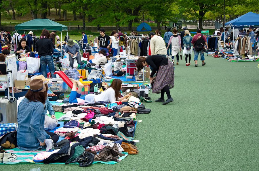 Marché aux puces de vêtements au Japon, photo