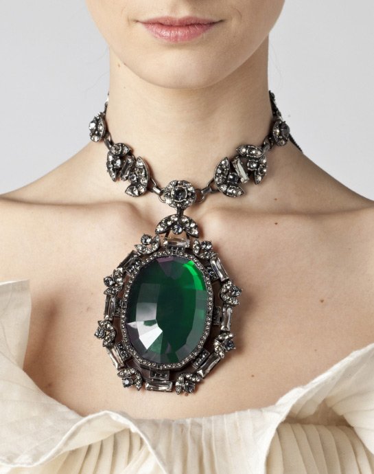 Comment porter des bijoux volumineux et des bijoux surdimensionnés