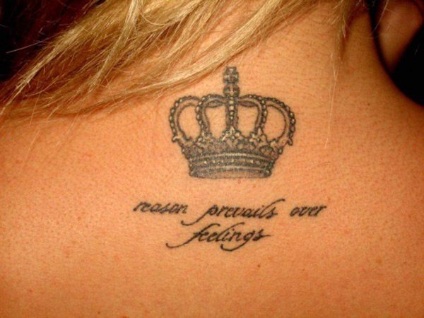 Tatouage pour les filles, couronne - photo