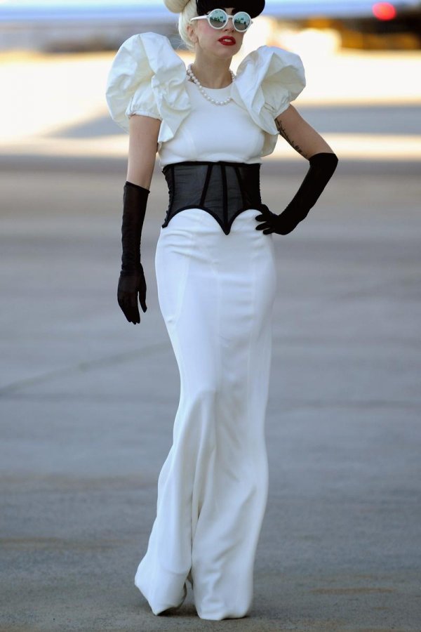 Robe blanche Lady Gaga, photo