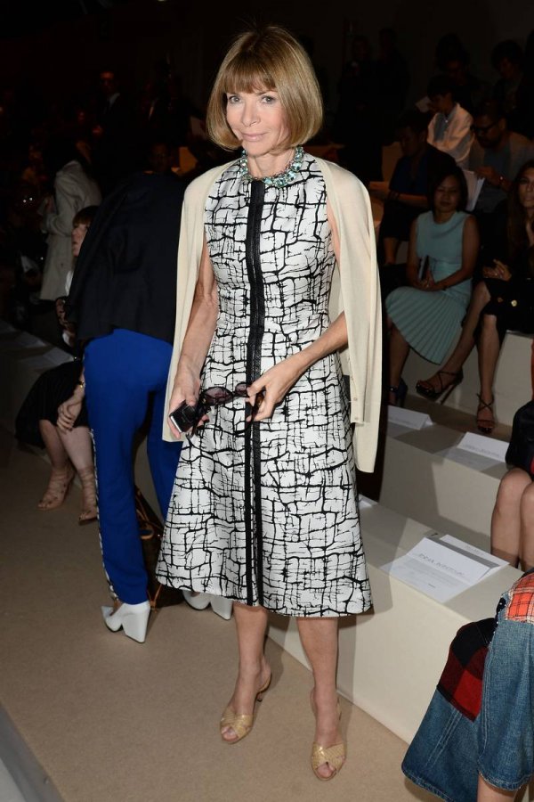 Robe noire et blanche