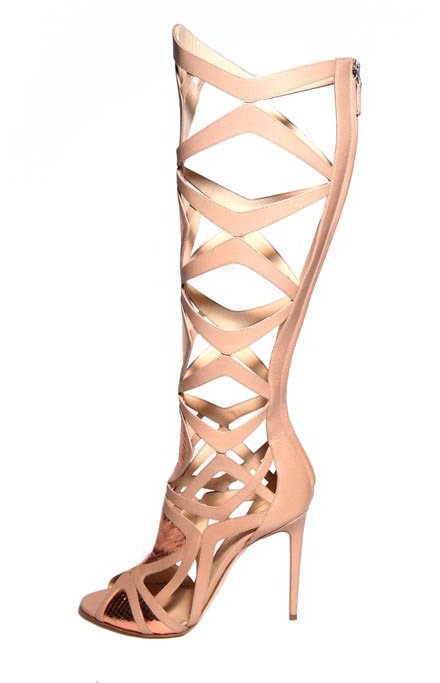 Bottes pour femmes à la mode printemps-été 2026, photo