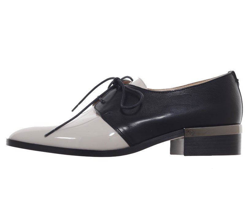 Chaussures pour femmes dans le style des hommes