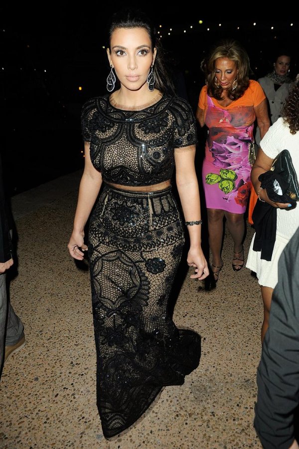 Robe en dentelle noire, photo