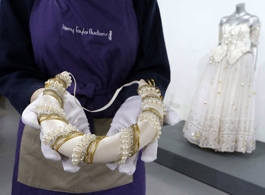 Photos de la vente aux enchères - Kerry Taylor Auction