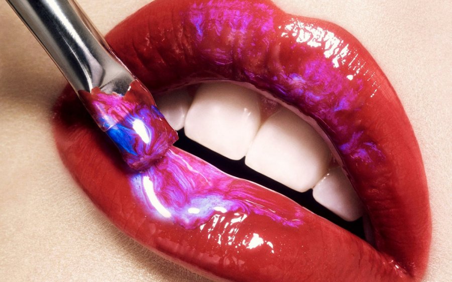 tous types de cosmétiques pour les lèvres