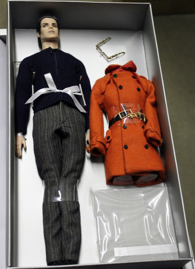 Nouvelle poupée avec des vêtements de Jason Wu