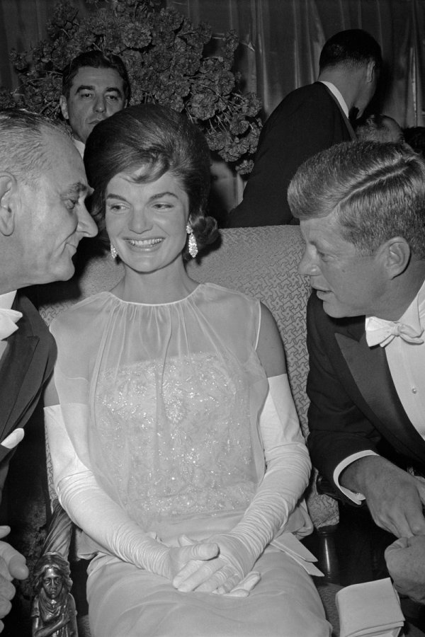 Robe et style Jacqueline Kennedy