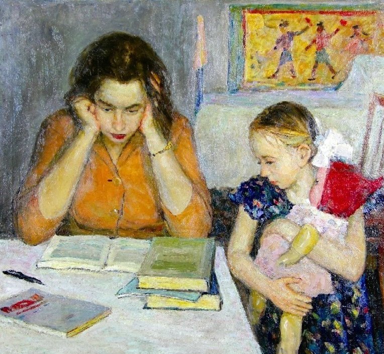 Fille avec une poupée de l'époque soviétique