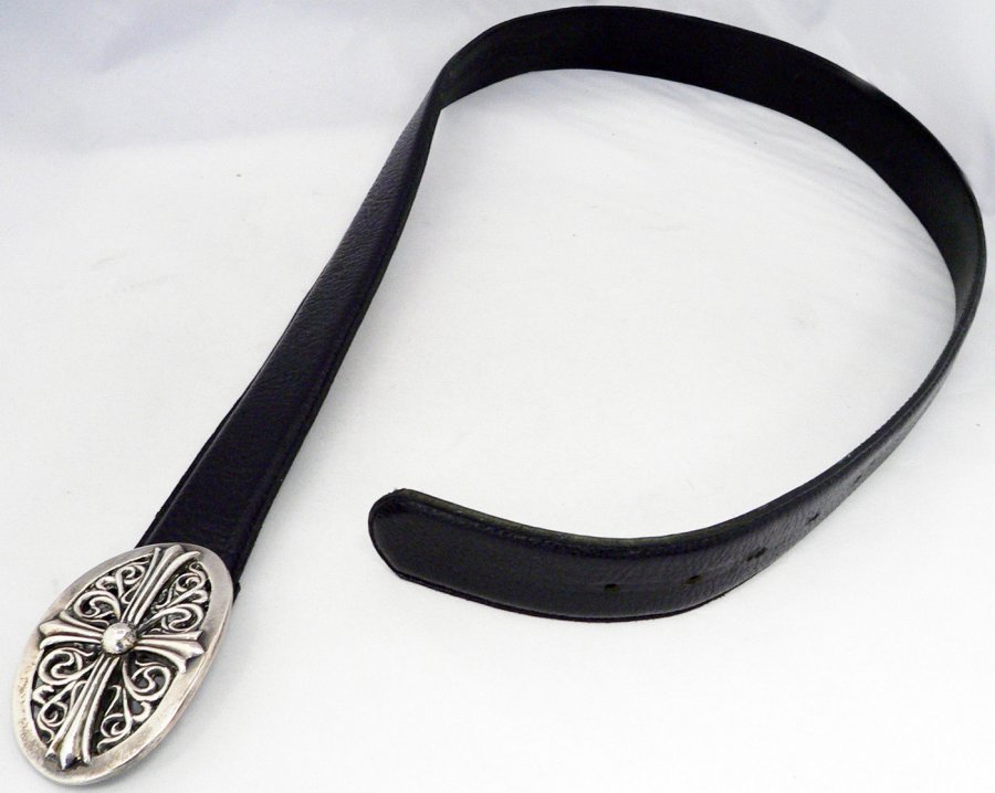 ceinture à boucle argentée