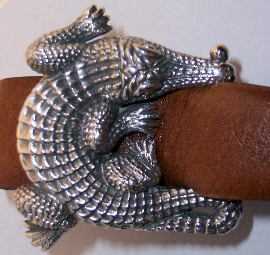 ceinture à boucle argentée