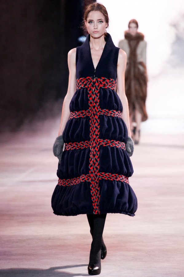 Photo de la robe d'Ulyana Sergeenko