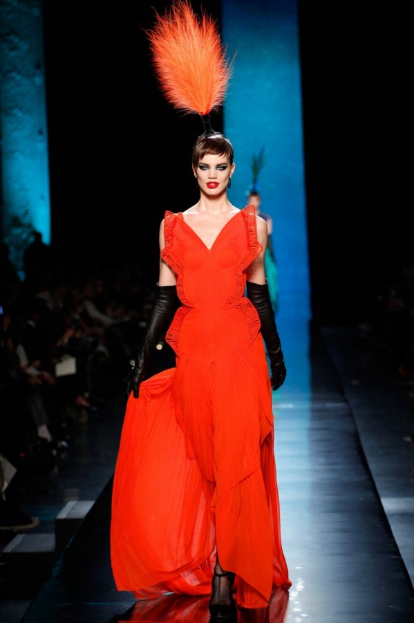 Robe rouge de la collection Jean Paul Gaultier