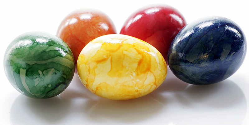 Oeufs de Pâques colorés