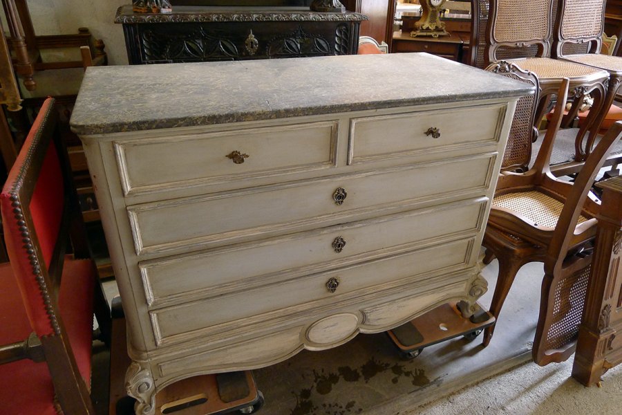 Meubles anciens à Paris